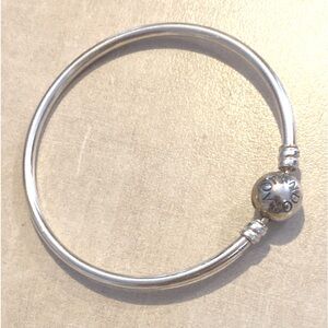 Pandora bangle style logo bracelet small (6.7 inches)